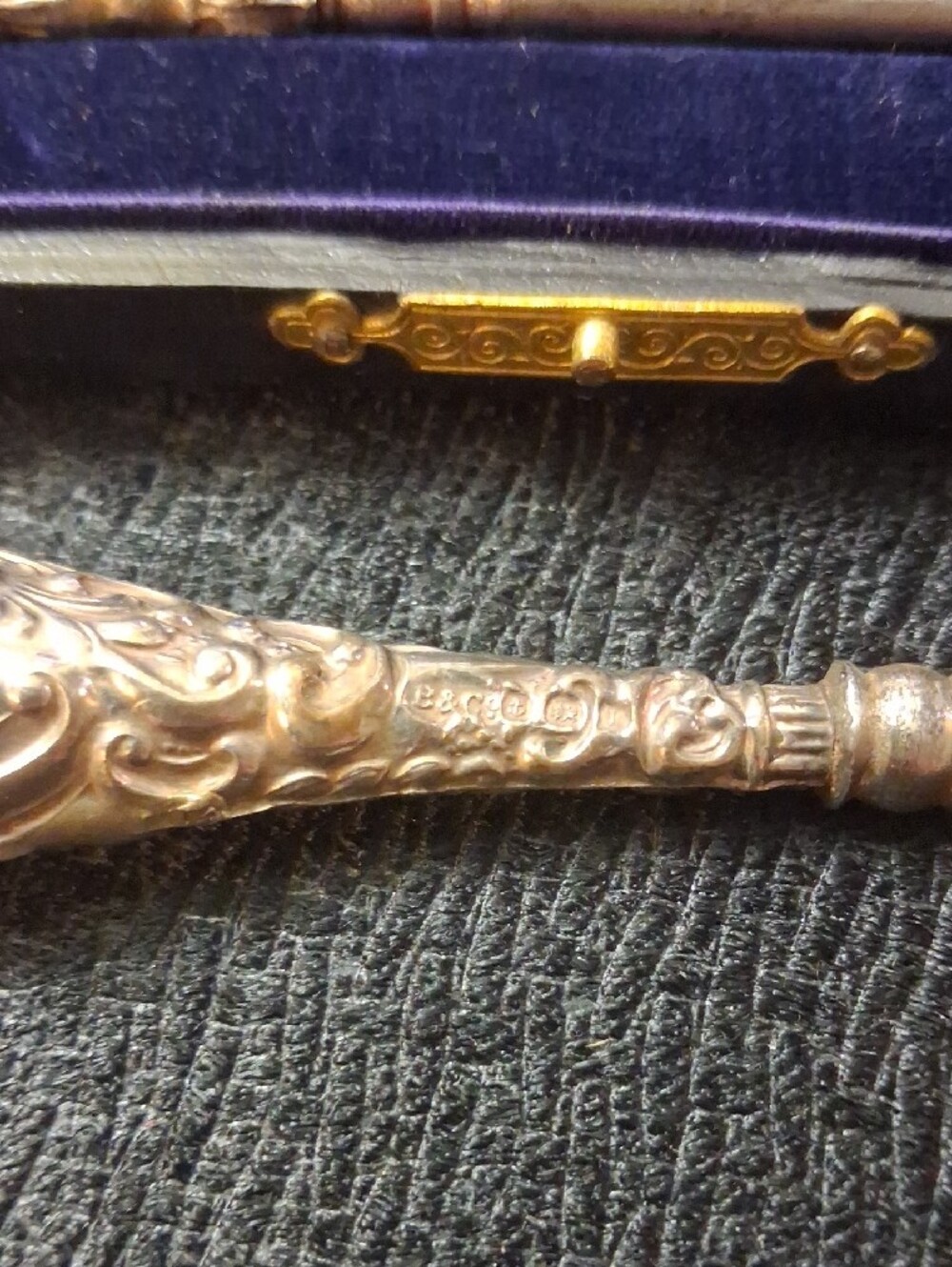 Antique Ornate Silver-Tone Shoe Horn & Button Hook Set - Purple Lined Case - Picture 4 of 11